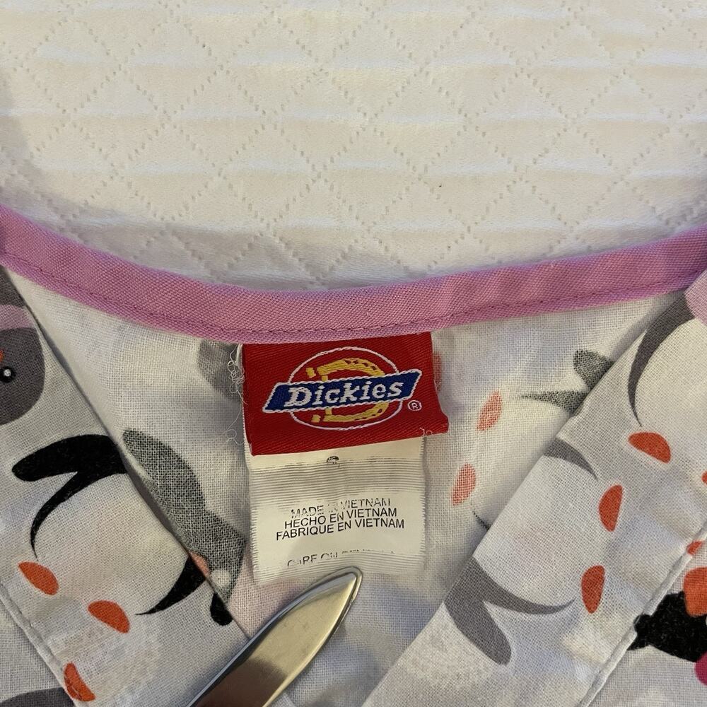 Dickies Penguin Paisley Festive Winter Print Scrub Top Size Small Cotton Gray - Picture 7 of 7